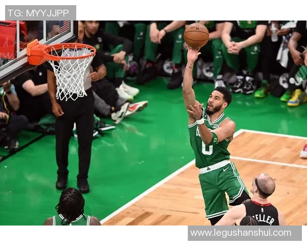 塔图姆在NBA高压环境中运用心理战术的成功之道解析