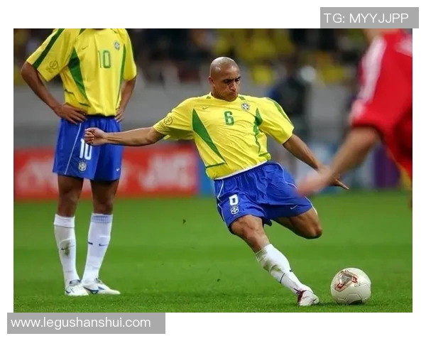 只会进攻的后卫足球明星们如何改变比赛格局与战术理念 只会进攻的后卫足球明星们如何改变比赛格局与战术理念