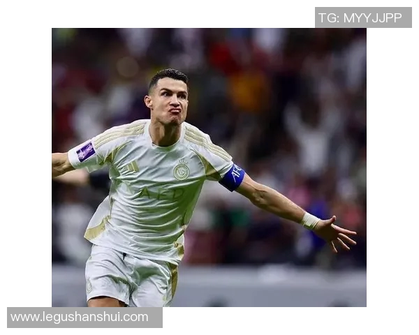 当前足球界的超级明星是谁以及他所带领的球队夺得了冠军