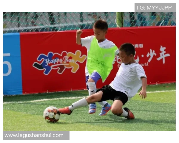 足球明星马克西的女儿成长记：从小球迷到未来的足球希望之星