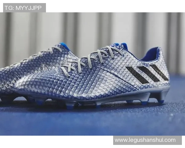 各大足球明星的鞋履风格解析与推荐让你也能成为场上焦点