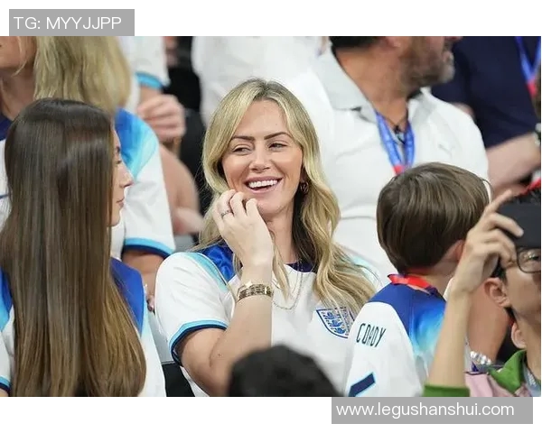 足球明星背后的女人们盘点各大球星的妻子与伴侣的故事与风采 足球明星背后的女人们盘点各大球星的妻子与伴侣的故事与风采